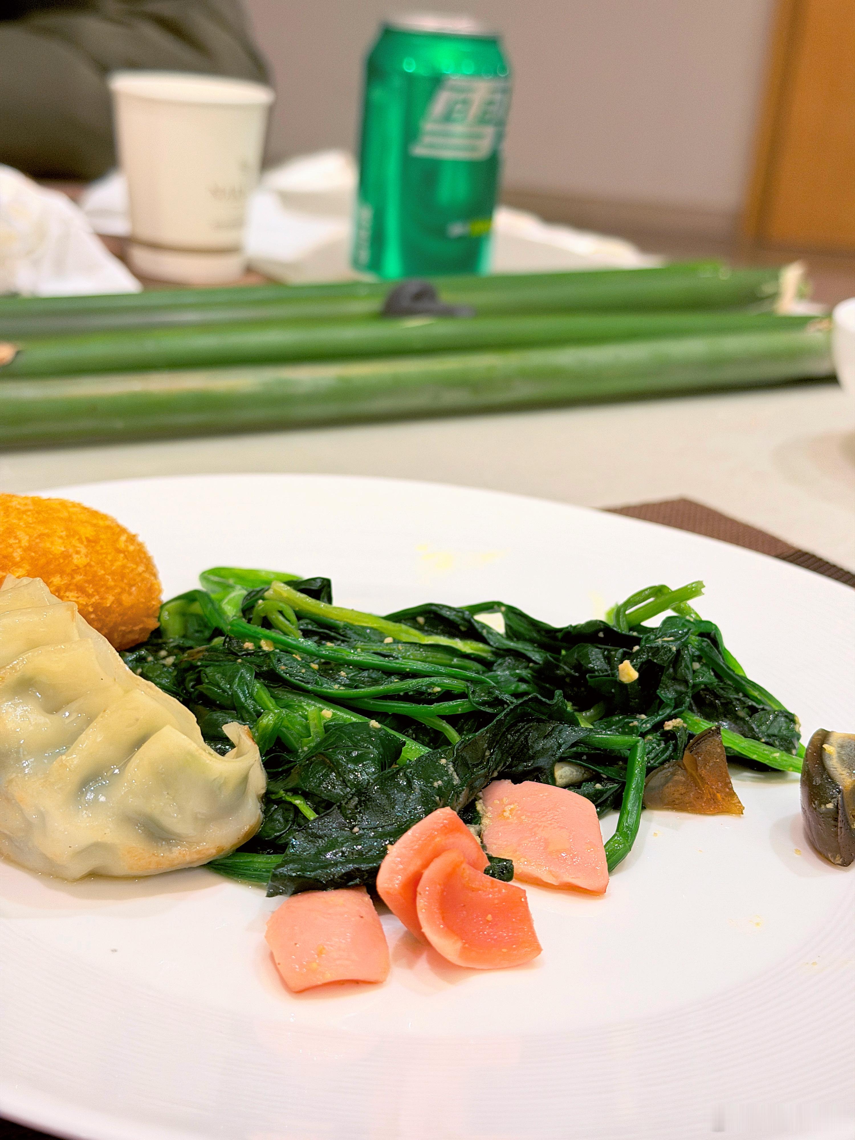 大力学姐吃菠菜