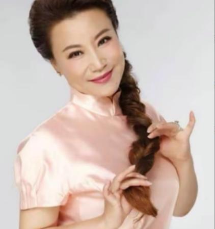 45岁王为念净身出户，与小香玉离婚。没多久，小香玉带着王为念的家产，改嫁他人。至