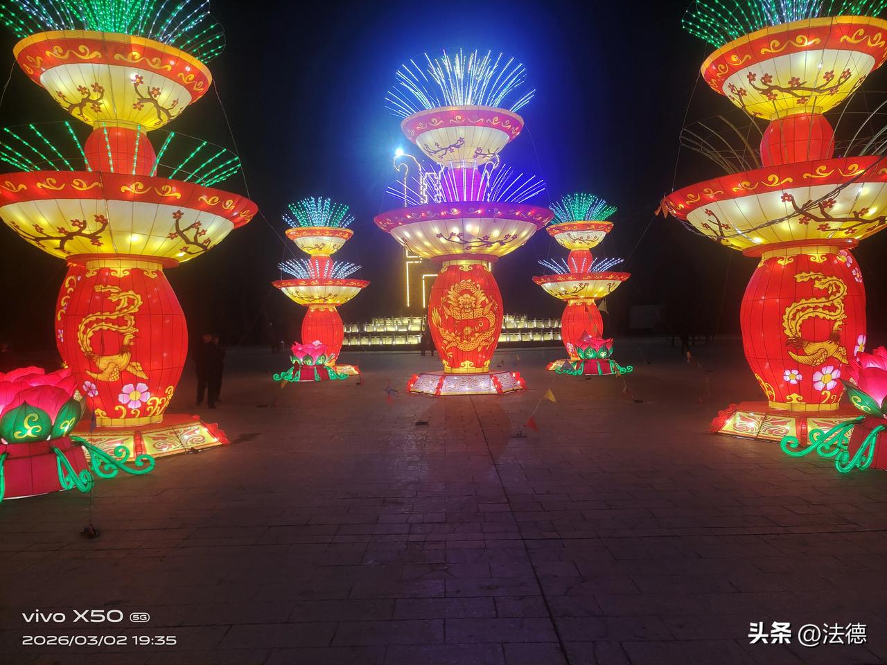 农历正月十五元宵节，碗里那碗暖乎乎的汤圆，吃一口就尝到了团圆的滋味。圆滚滚的汤圆