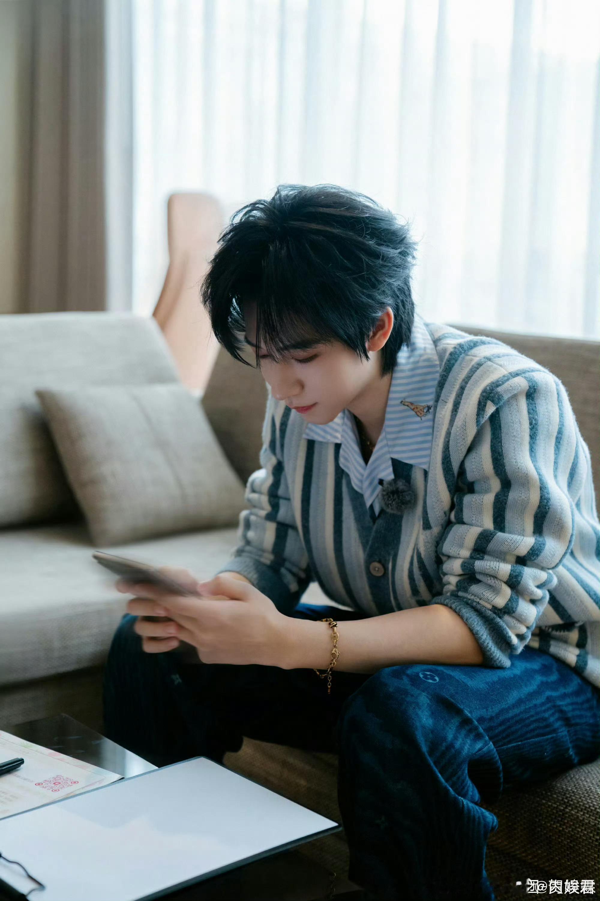 贺峻霖的神级ID 贺峻霖ID名“精准控温洗澡水”，头像是水龙头….你小子抽象这块