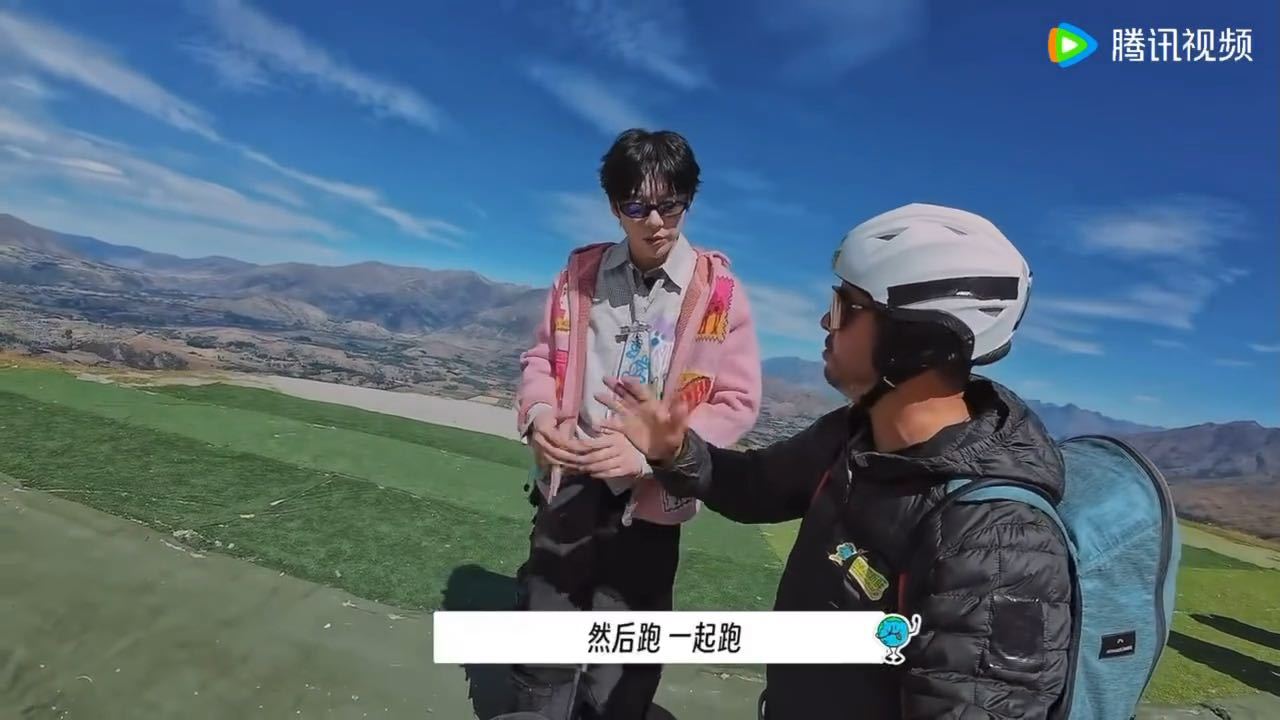 刘宇宁和教练中英文双语交流刘宇宁双语交流极限运动前期讲解容错率低，教练中英文穿插