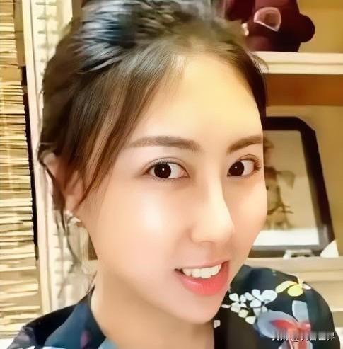 这么漂亮阳光的大姑娘，咋就和屎尿屁联系上了？基因那么好，有个知名的作家父亲，又是