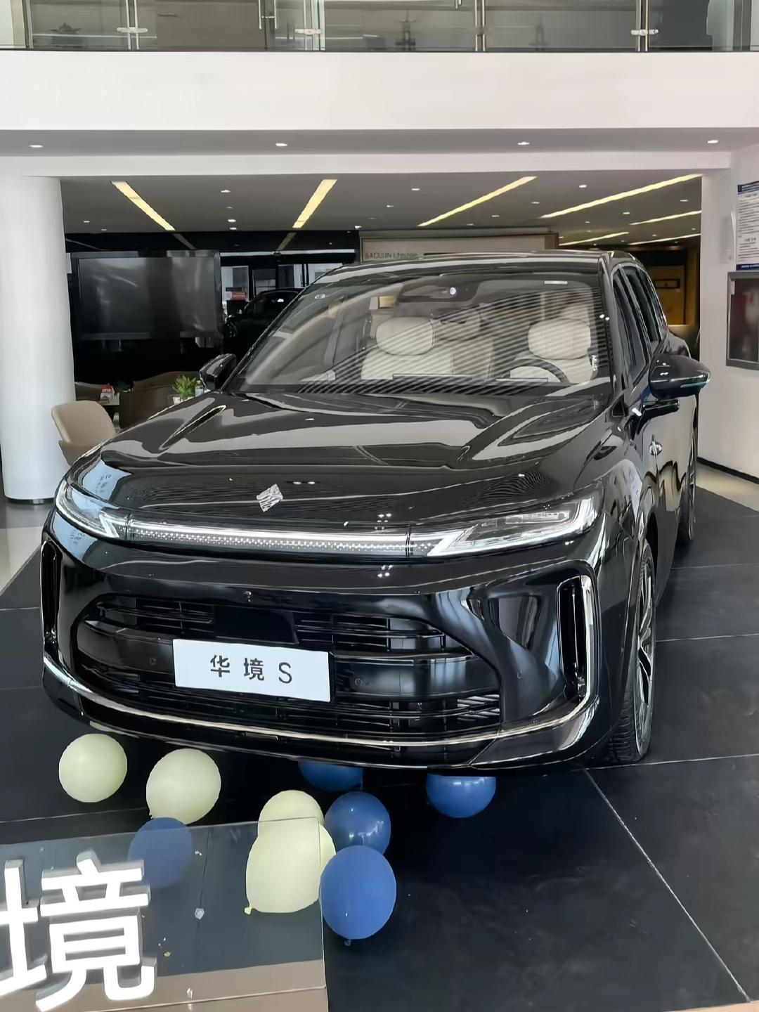 华境S是五菱和华为合作的大六座插混SUV，15万起。5.2米车长、3105mm轴