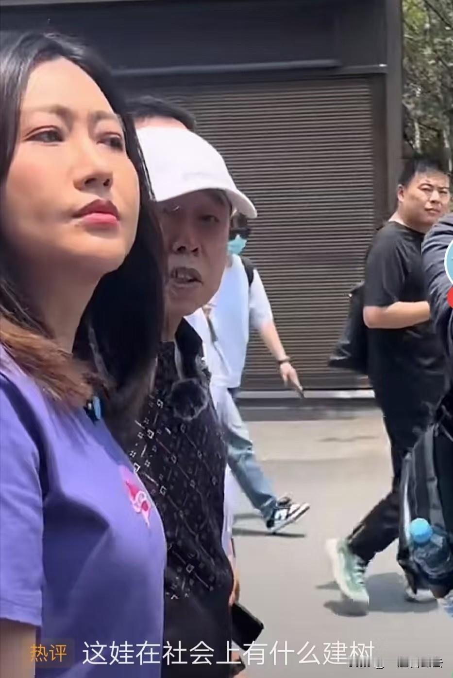 哈哈！过街老鼠人人喊打的大戏又上演了！近日，当代著名表演艺术家潘长江先生去逛街，