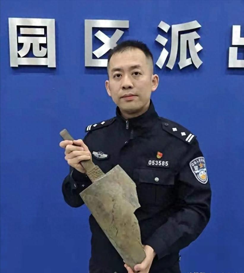 4月11日，一则重大发现被各大权威媒体报道：浙江湖州一对靠收废品维生的老夫妻，在