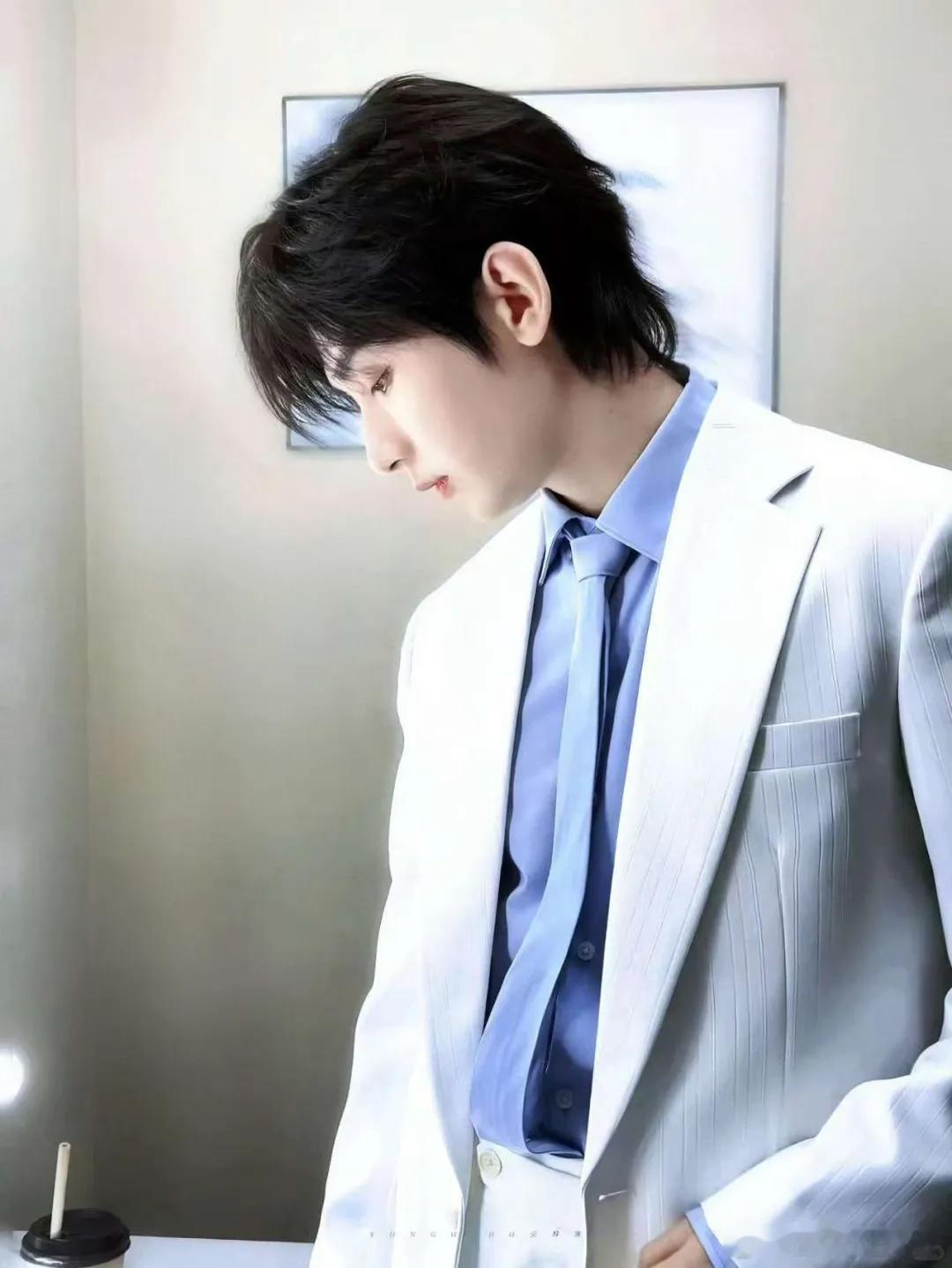 成毅 珂润直播和花絮太可爱啦！白白嫩嫩脸肉嘟嘟，好漂亮全程看脸哈哈哈！和之前的路