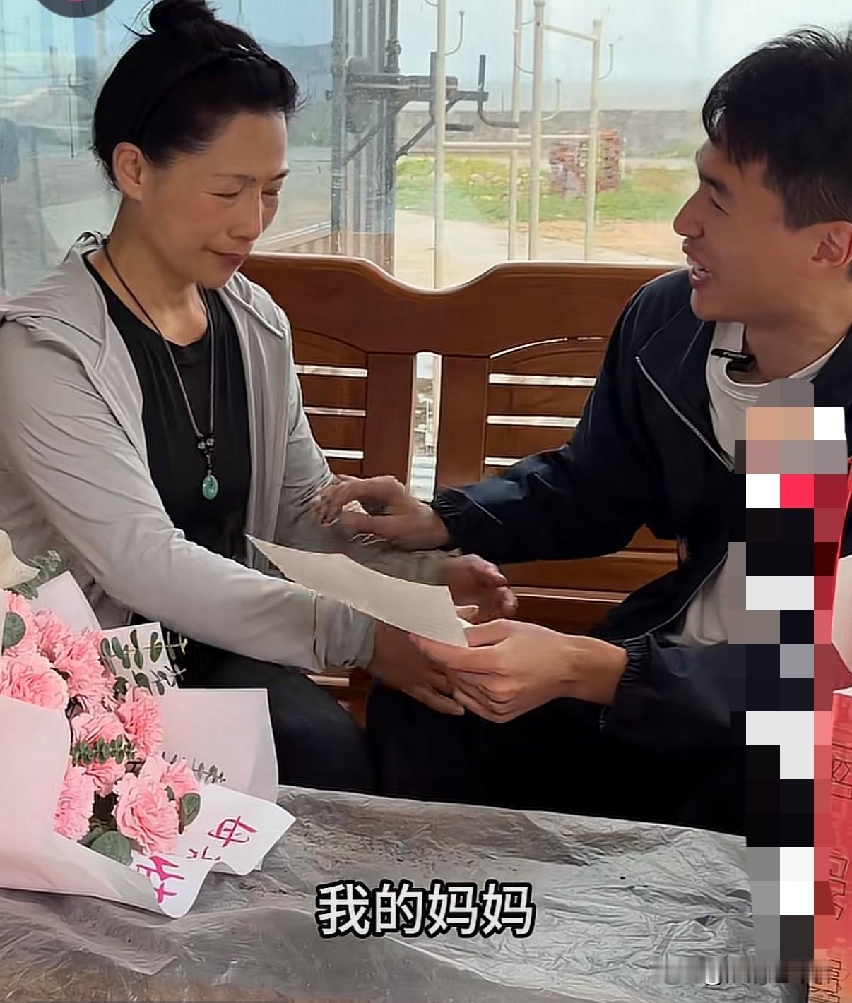 今天下午，海军发布了一段回家陪妈妈过母亲节的视频。视频中，海军读完给妈妈写的家书