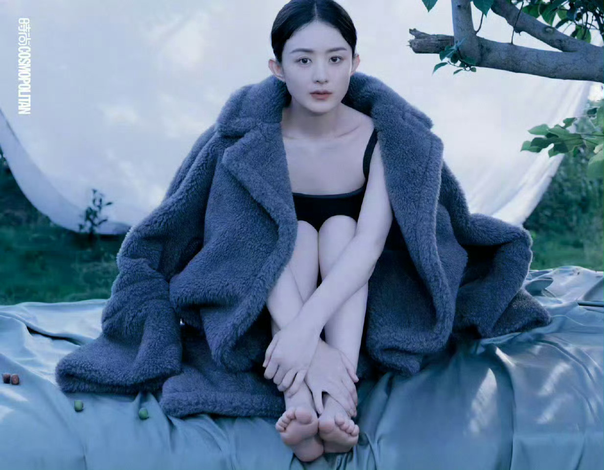 小丽elle二月刊来了，这真的就不能穿双鞋吗？ 