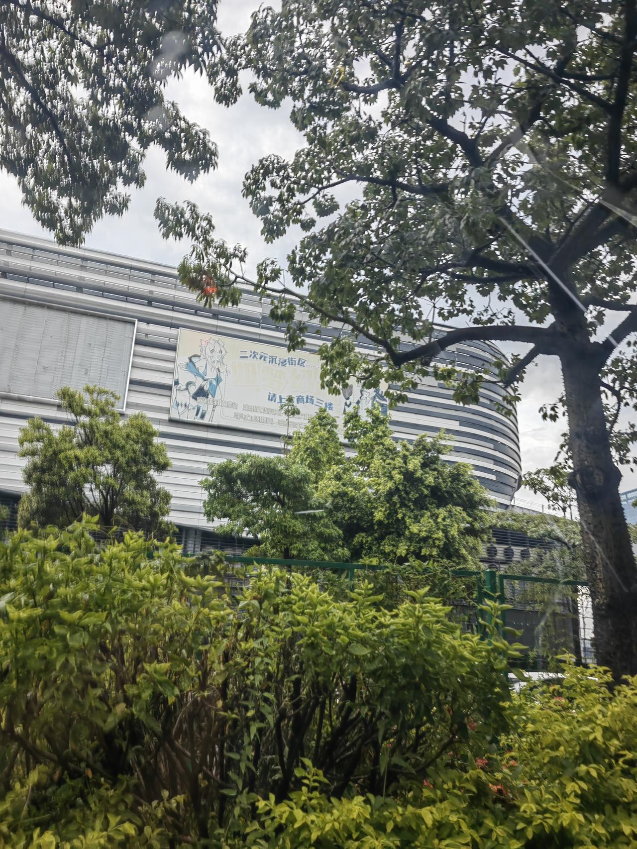 在新塘永旺前面的这条道掉头堵了35分钟，这边的交通太差了，永旺你们知道么？体验太