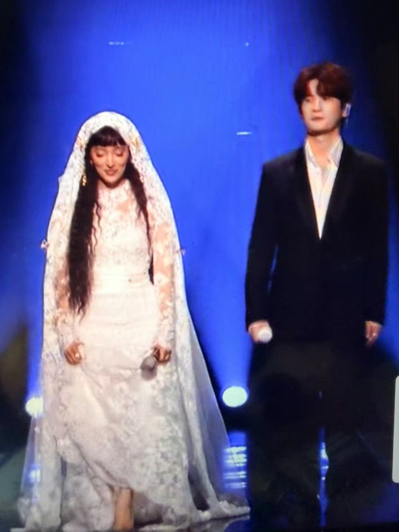 凡希亚婚纱啊啊啊啊凡希亚最后穿了婚纱，好美！凡希亚穿了婚纱凡希亚婚纱造型