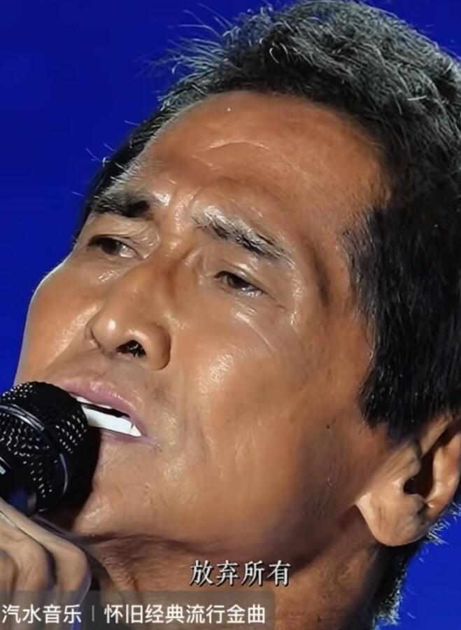66岁齐秦拉斯维加斯登台，两颊凹进去，三个孩子还没长大
拉斯维加斯那场演出的照片