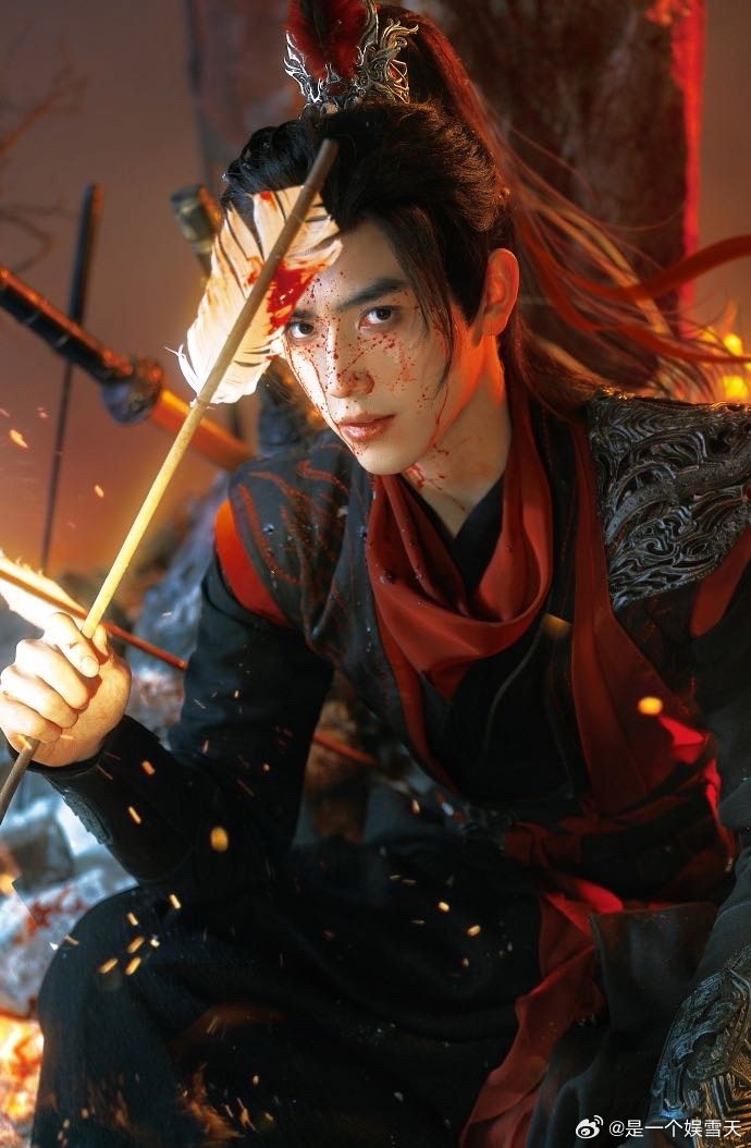 夏弃疾拍的热巴陈飞宇 夏弃疾镜头下双人张力十足，陈飞宇铠甲造型英气逼人，伤痕妆增