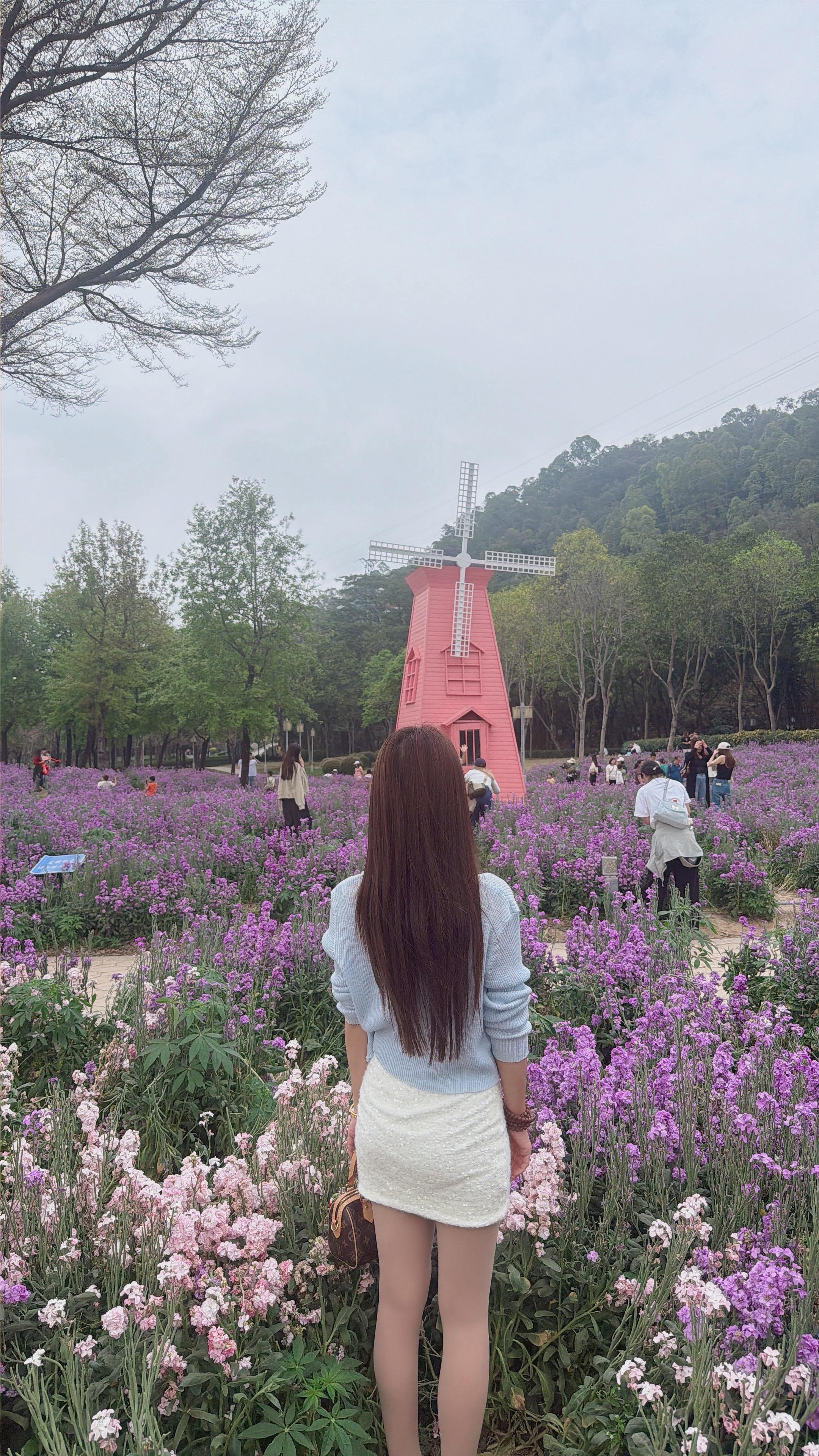 “留不住的人和事太多了，尽力就好，不属于自己的归还与人海。”🌸