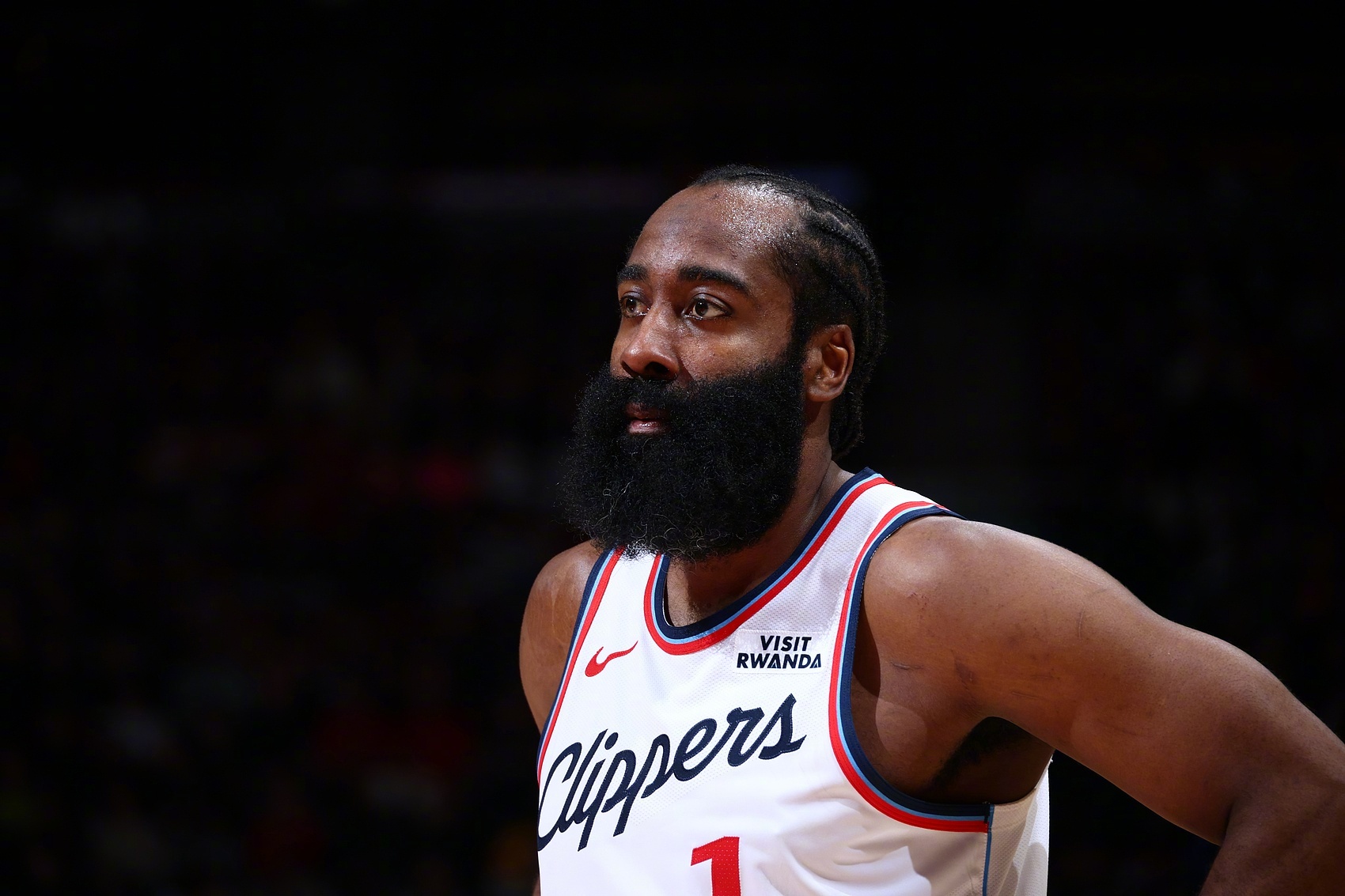 Shams报道，快船和詹姆斯-哈登，正在评估双方是否能在NBA交易截止日前达成一