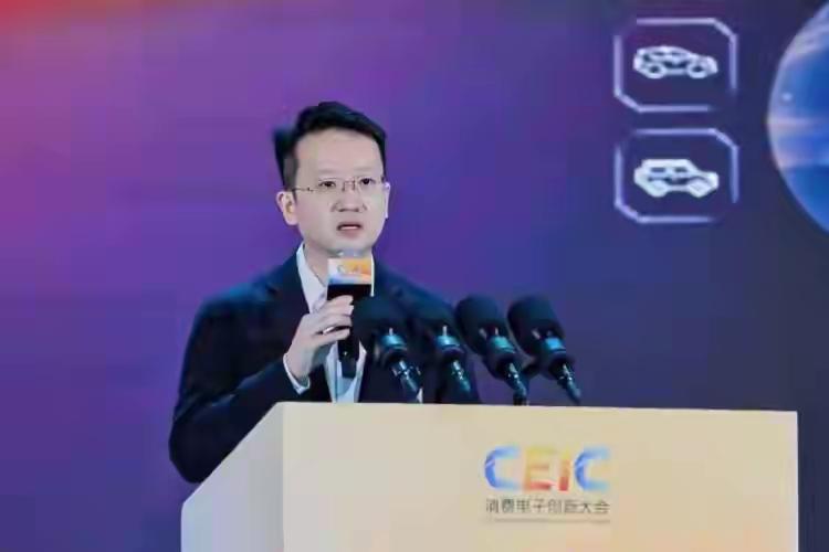 手机圈的营销猛将，终于正式接管了智界的方向盘。郭锐这名字荣耀老粉肯定熟——就是那