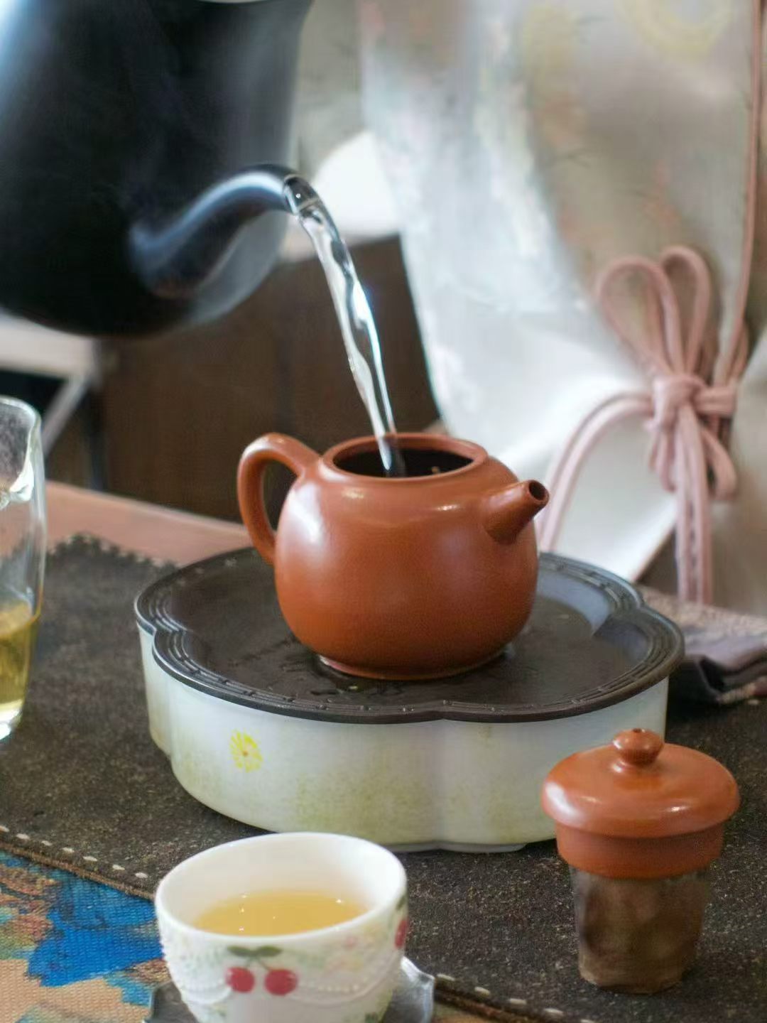 茶道  喝茶的修行，不在深山古刹，而在市井烟火。 