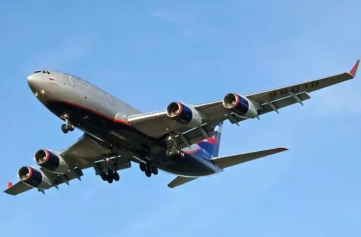 “特普会”倒计时，俄3架专机已经起飞，抵达阿拉斯加，白宫公布“时间表”
15日，