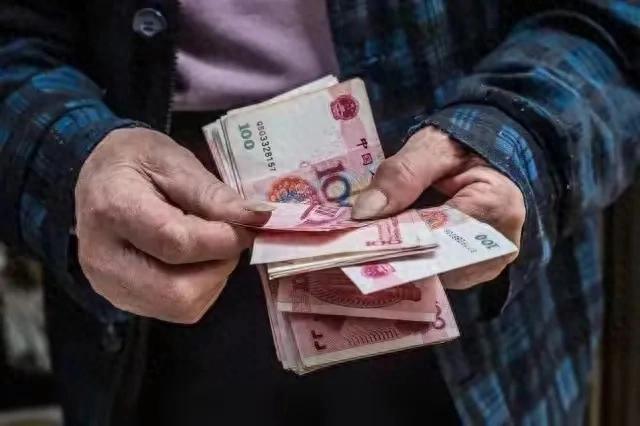 为什么现在的钱越来越不好挣了，原因有三个，看完你就明白了

相信很多人都有这样的