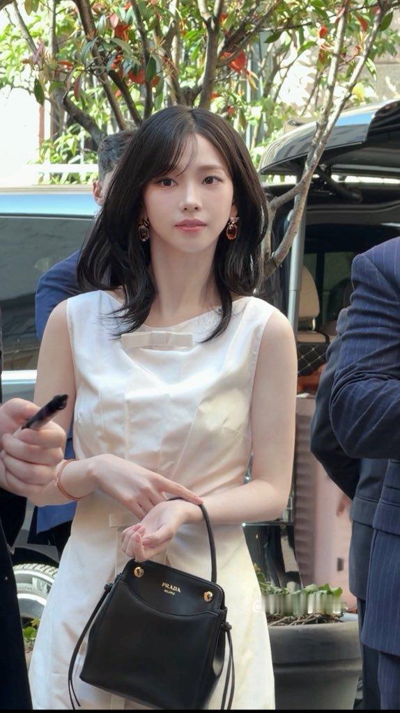 Karina 柳智敏Prada大秀造型来了 