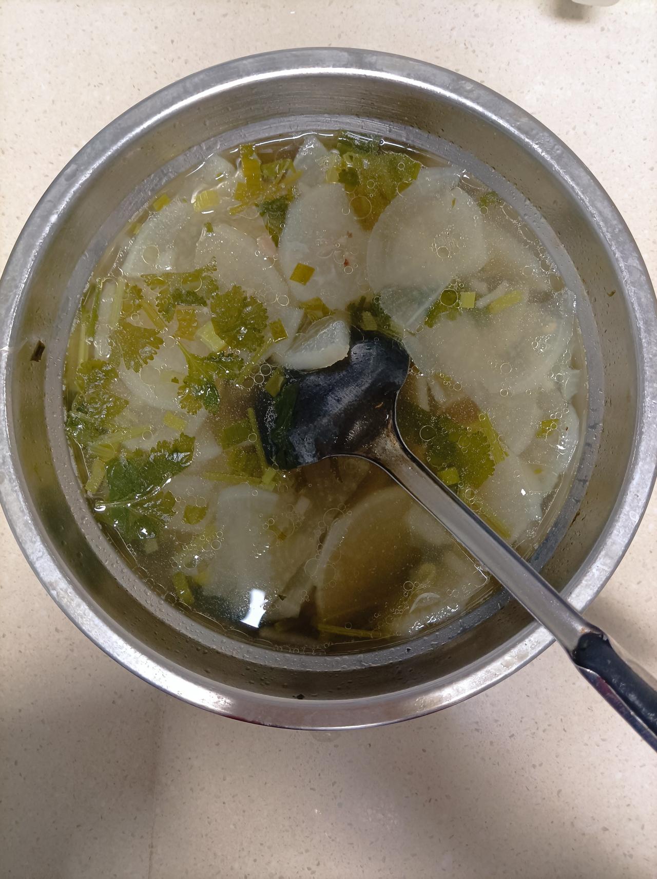 今天吃了什么热乎的今天早餐做了白萝卜羊汤，和着馒头吃，又热乎又吃得下[赞]