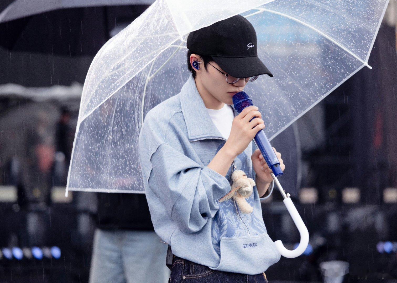周深 2️⃣腾讯音乐由你榜💙周深新歌全世界的雨一路无人知晓直到我们相遇这一刻周