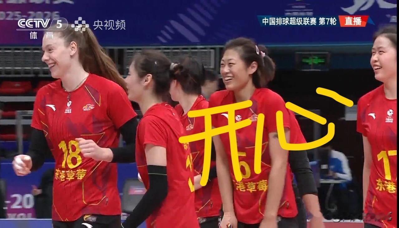 辽宁女排今晚笑疯了，这剧情有点不可思议[呲牙]
瞧，倒数第一的辽宁女排，看队员们