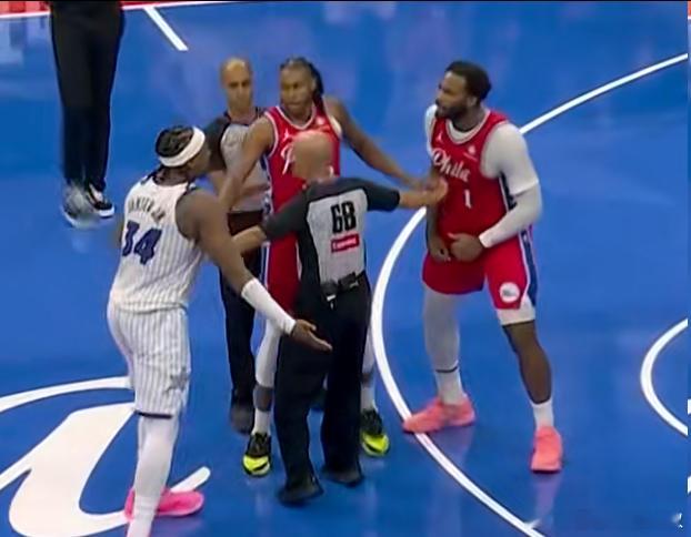 打起来了，又架拳了 