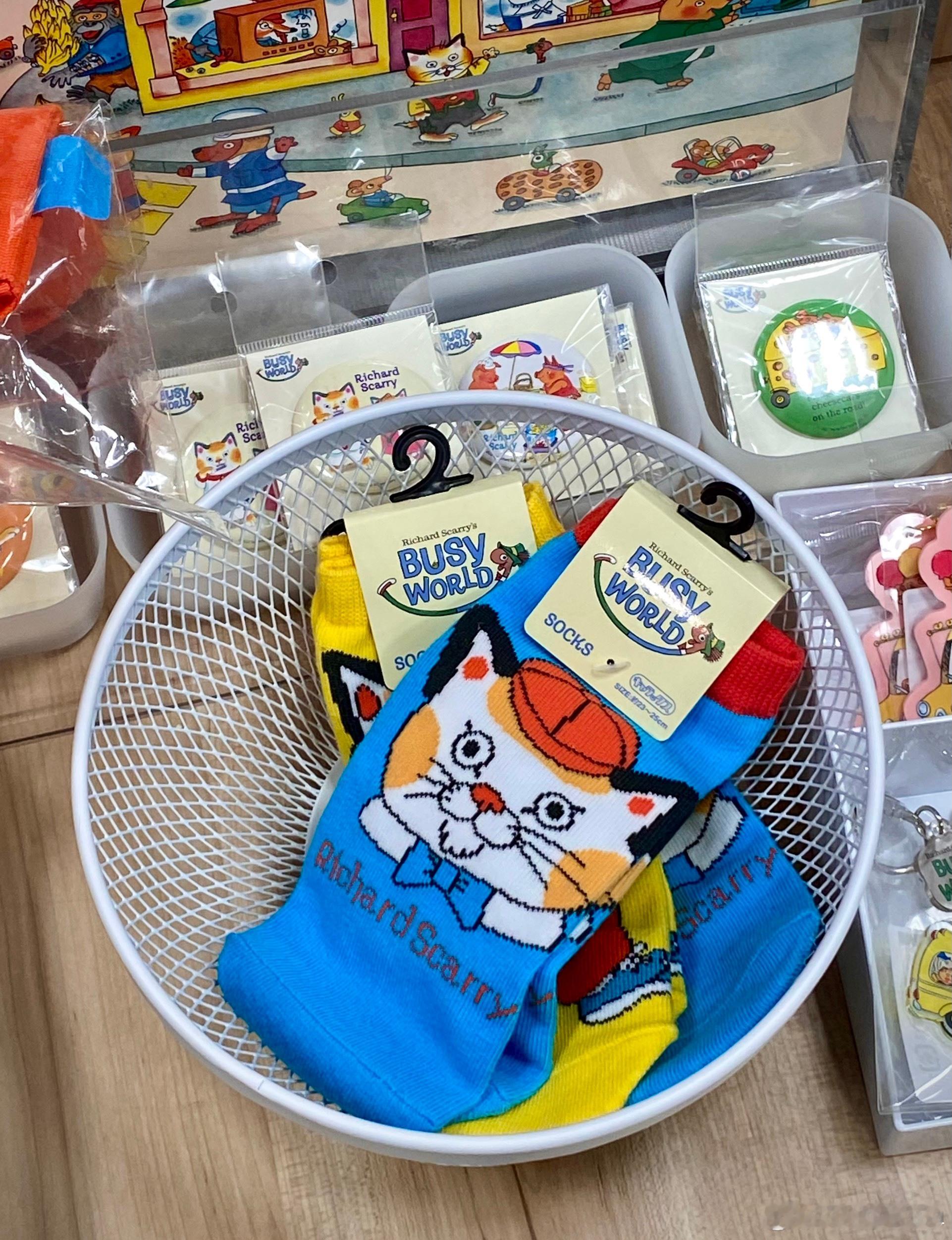 每次經過書店總會發現有不同插画風味的貓咪文創商品⋯⋯⋯ 日本·京急蒲田駅（東京）