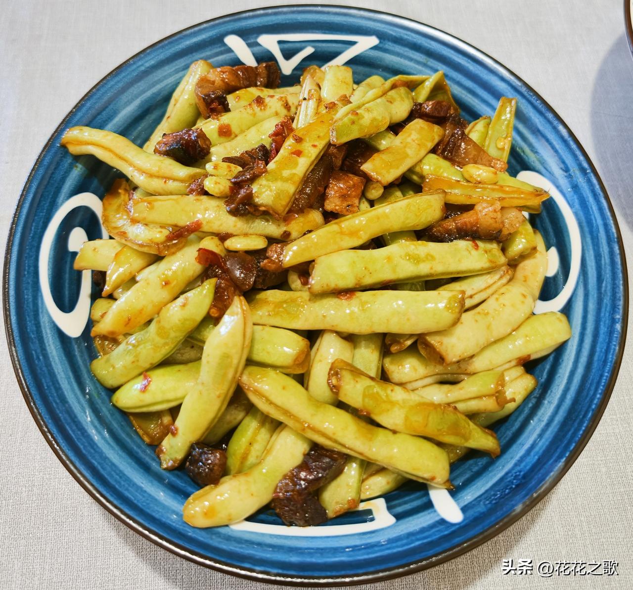 不用大米，用胡萝卜当主食的午餐。

主食:胡萝卜汤（微甜的胡萝卜加点盐煮一锅清汤
