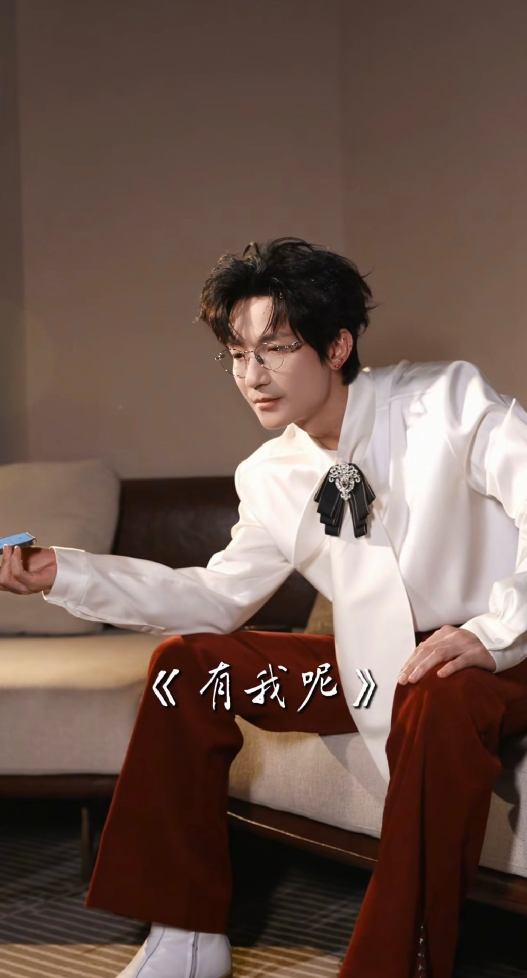 woc啊，爸爸帅得有点太超过了 