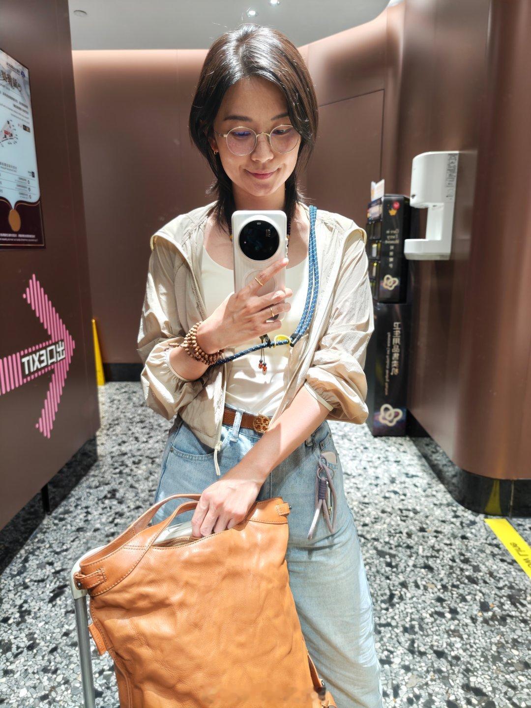 哈哈哈哈哈哈哈今天被一个02年的小妹妹夸了~说以为我是95后[捂嘴哭][捂嘴哭]