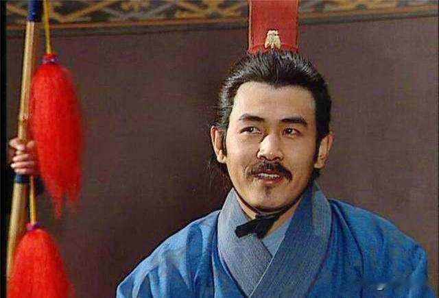 钟会刚断气，卫瓘这老狐狸就急着表忠心，跑去问司马昭：“这烂摊子咋收？钟家那帮人留