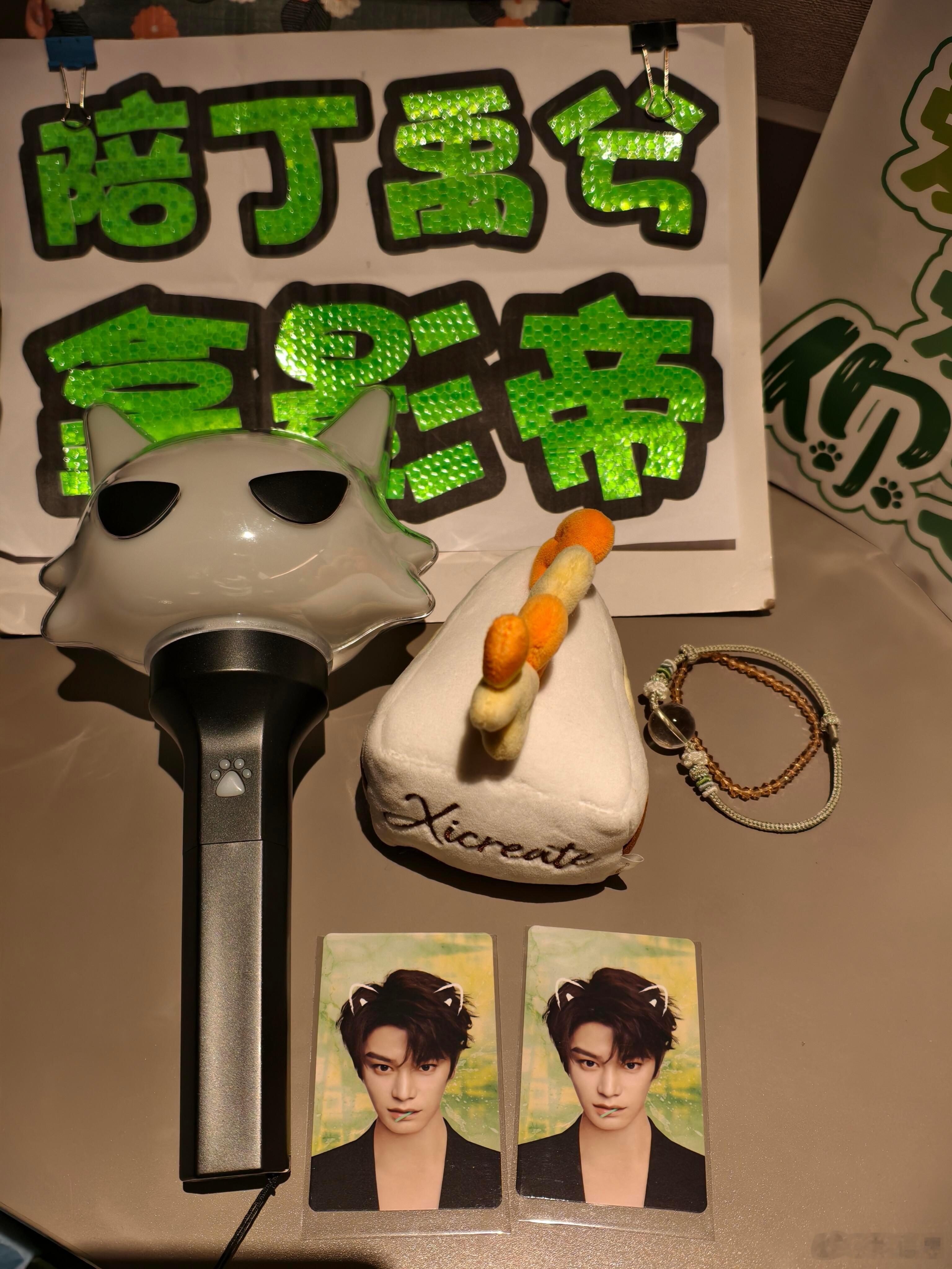丁禹兮演唱会分生日蛋糕真的太用心了，特意设计蛋糕玩偶当伴手礼，整场演唱会和几万粉