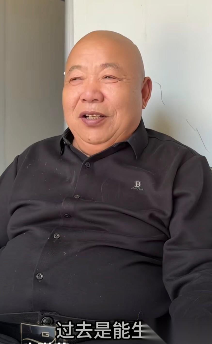 步琳萌亲生母亲为了答谢养父母的养育之恩，在双膝下跪的那一刻，被步老爷子两口子给掺