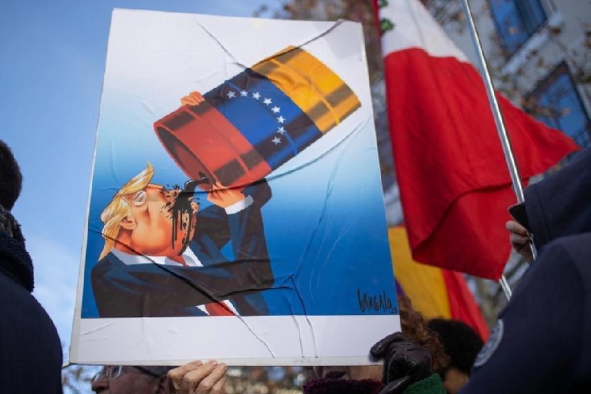 1月9日，美国驻北约前大使达尔德对媒体说:“特朗普痴迷石油成瘾，他坚持押注美国成