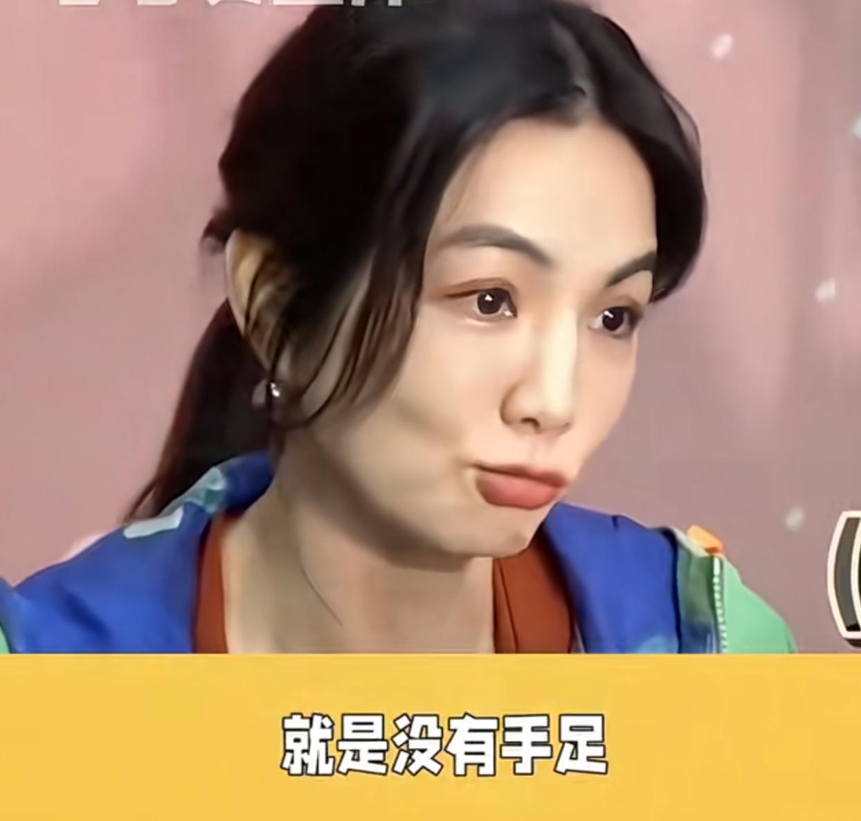其实还是陈嘉烨活得通透，直言自己送给自己的孩子劲宝，最大的礼物就是没有手足。
