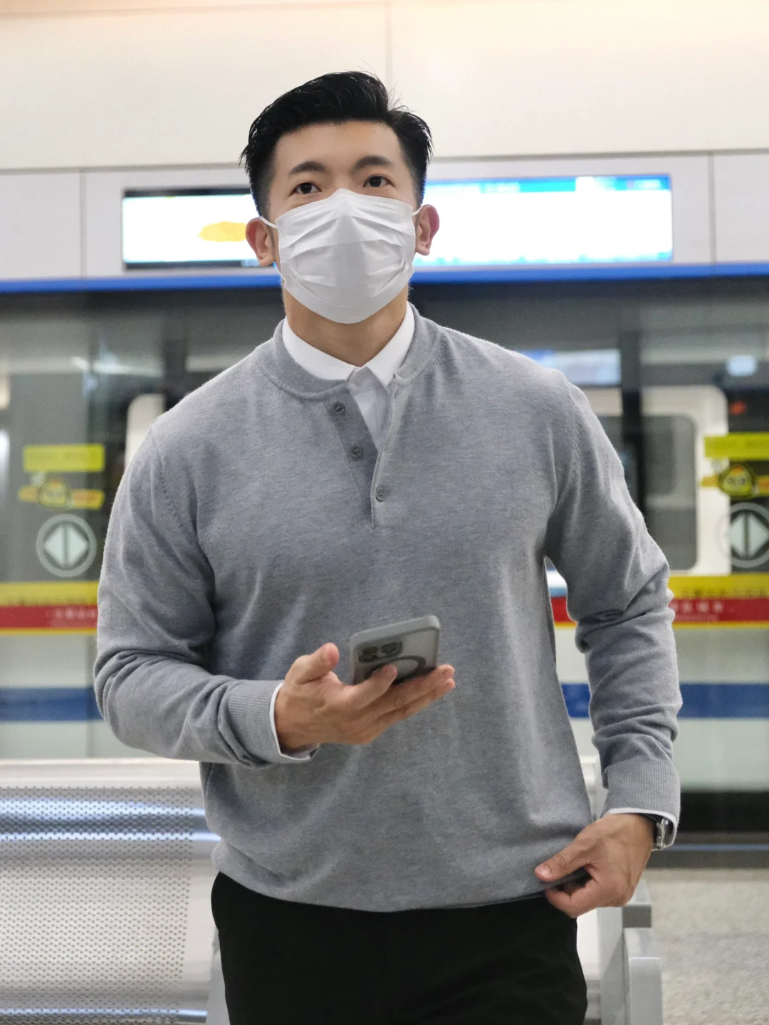男生毫不费力穿搭｜亨利领针织衫和衬衫很配
