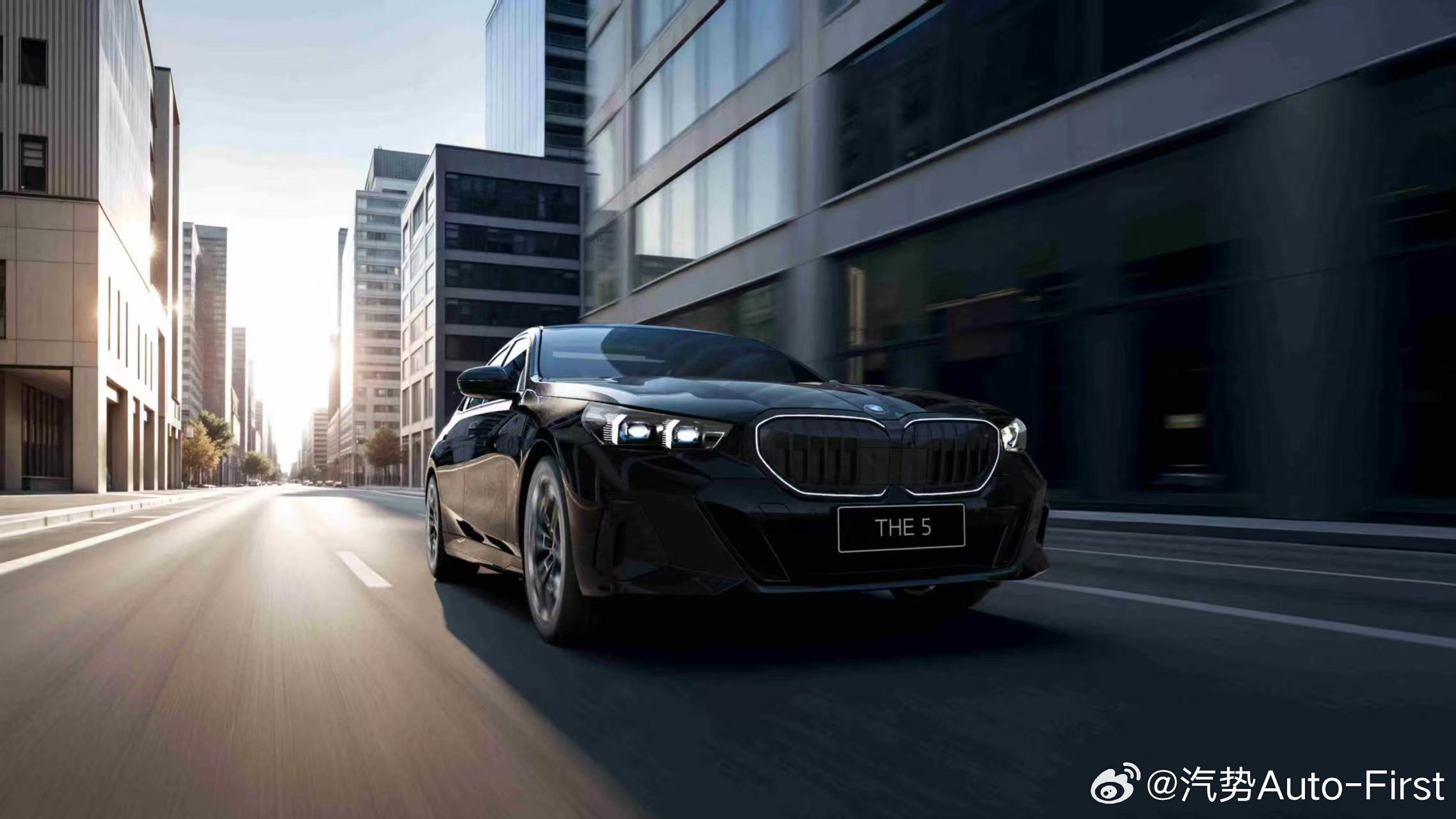 BMW 5系4月零售销量迅速回稳万台，领先同级核心竞争对手。新增曜夜套装5月即将