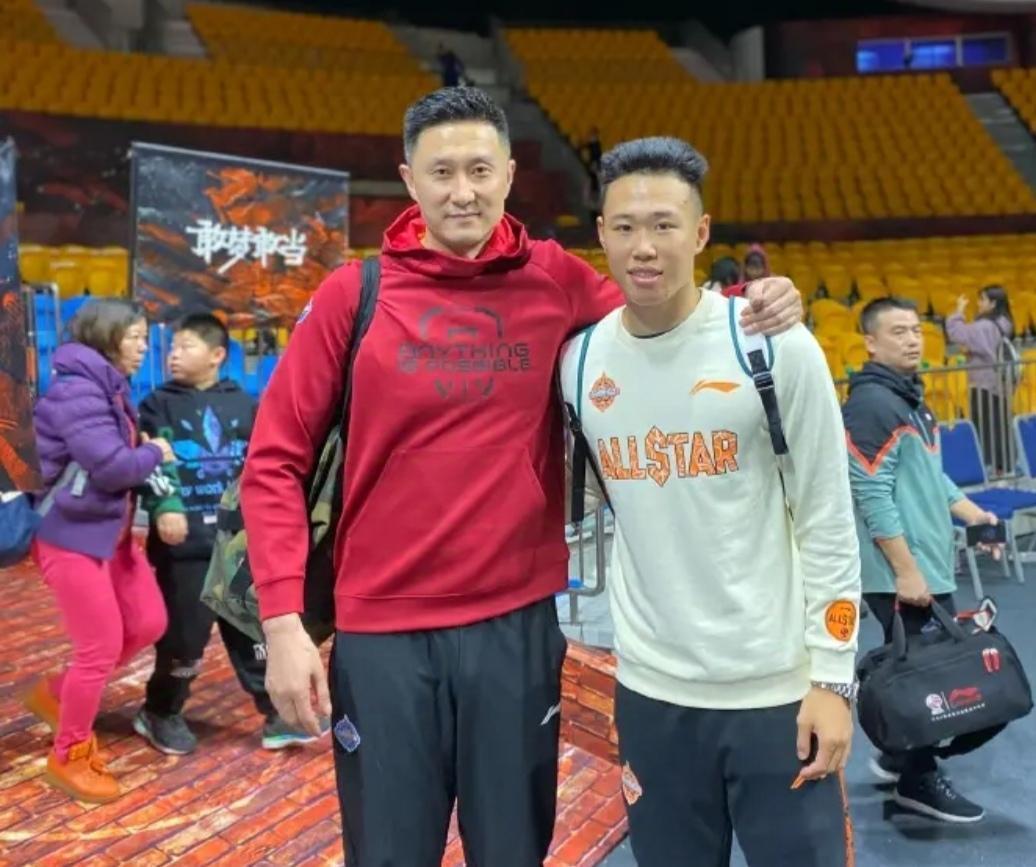 轮休贺希宁？放水山东？还是念旧情故意放秋膘一马？这事不能偏颇地就事论事！

最近