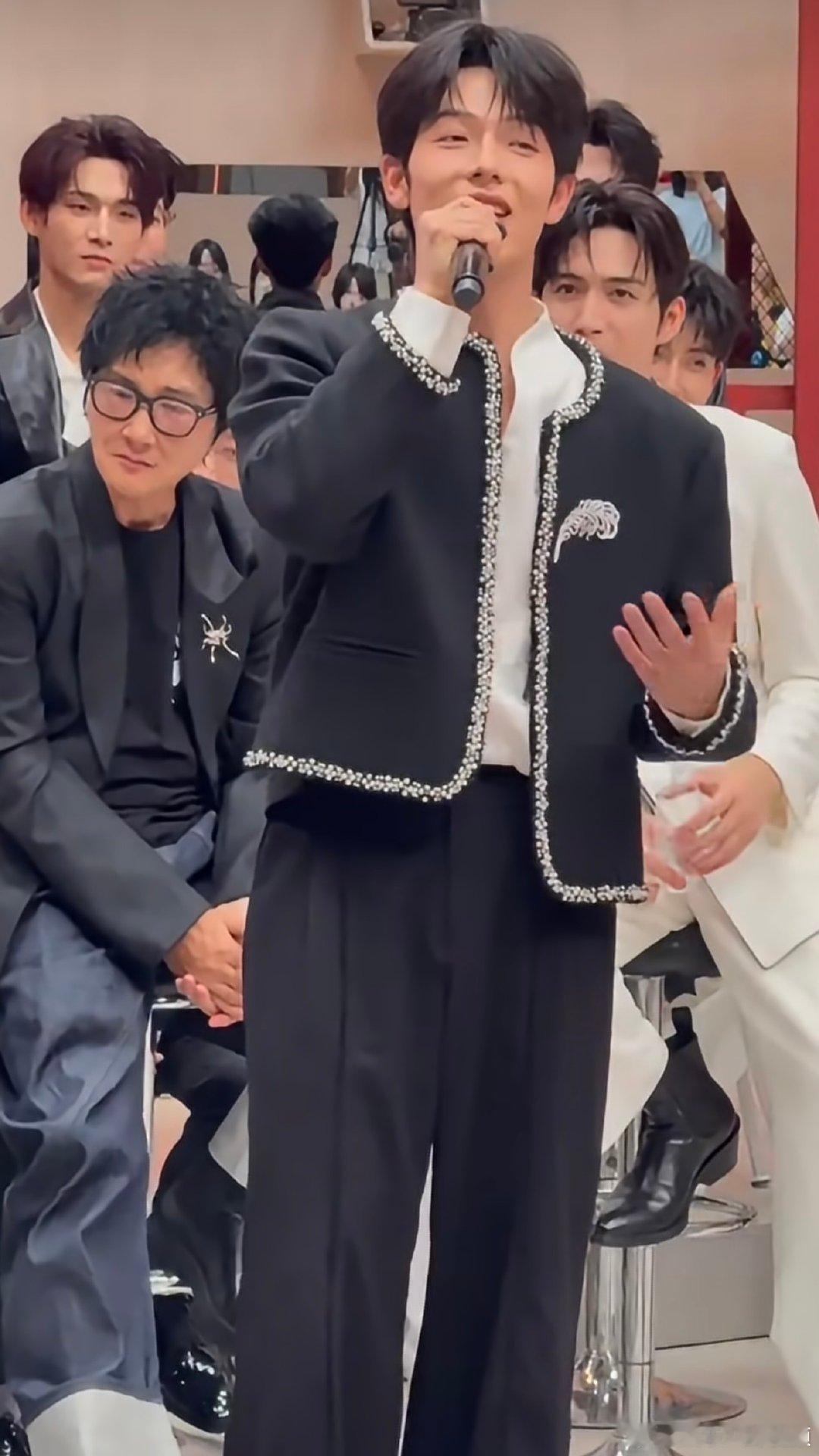 孙楠听曾辉唱歌的表情谁敢看孙楠听曾辉清唱的表情 孙楠听曾辉清唱名场面，震惊神态一