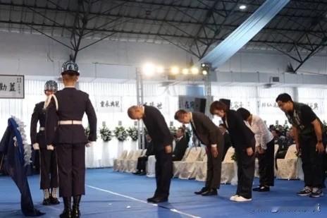 韩国瑜生日当天赴殉职飞行员公祭：其中一位是老友爱子

台空军冈山基地日前发生T-
