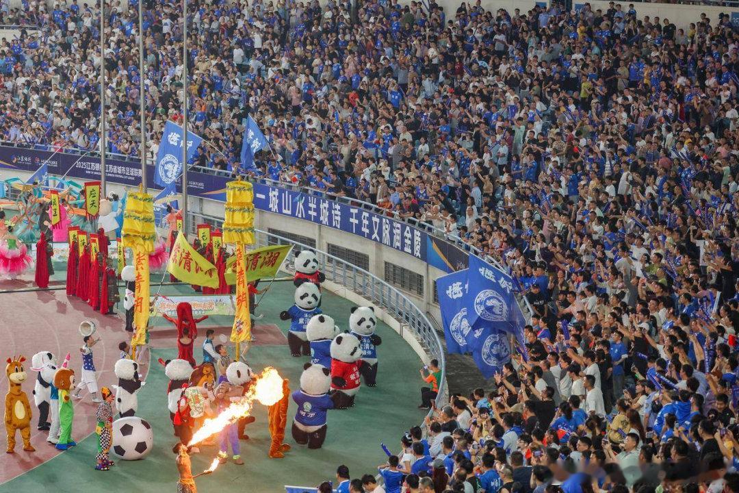 【群众赛事全面破圈的一年，中国赛事生态“水涨船高”｜盘点2025群众赛事全面破圈