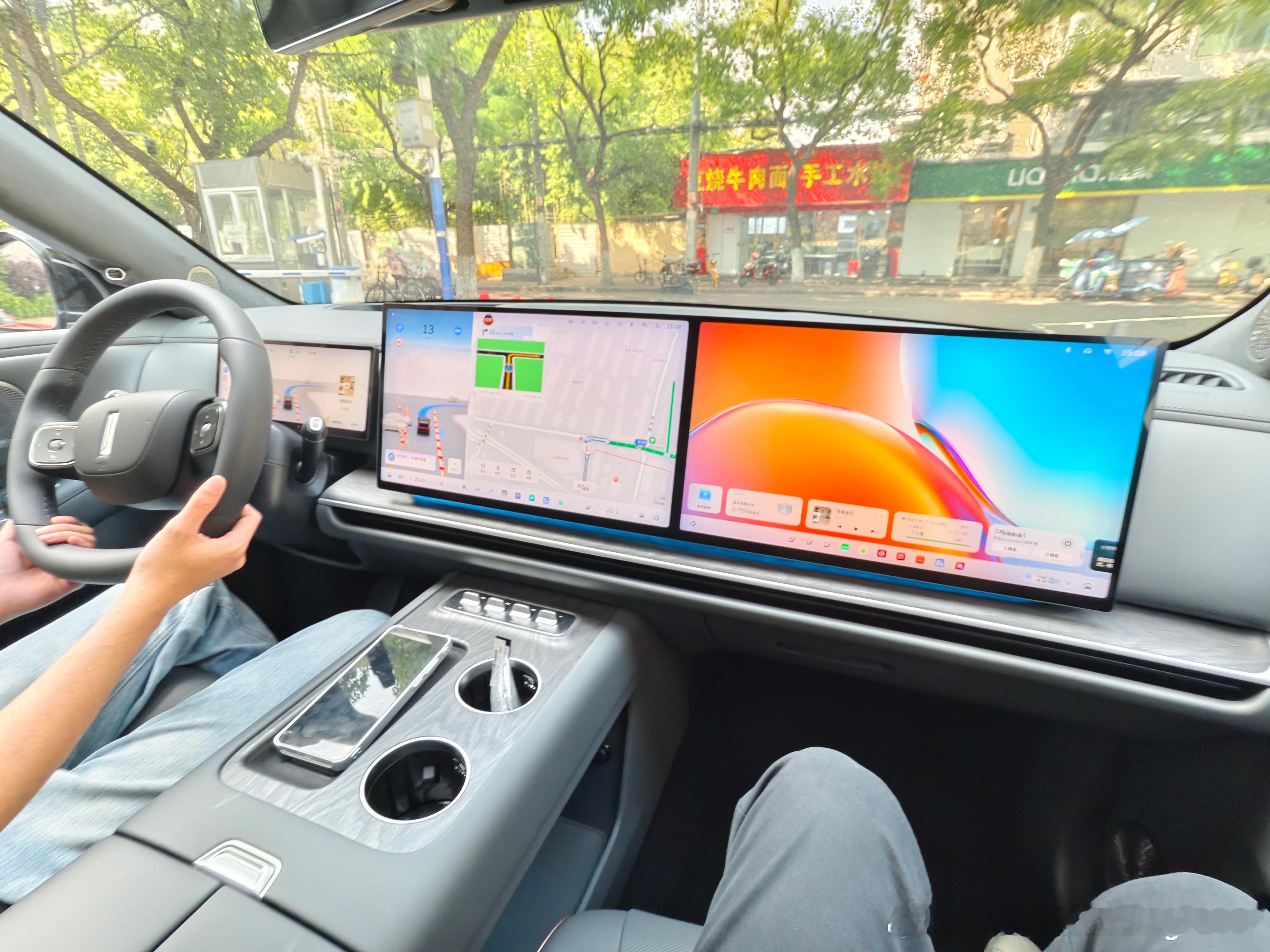 试驾魏牌V9X，魏牌旗舰，有什么问题想问的吗？夏天最喜欢这个主副驾遮阳帘，防晒一