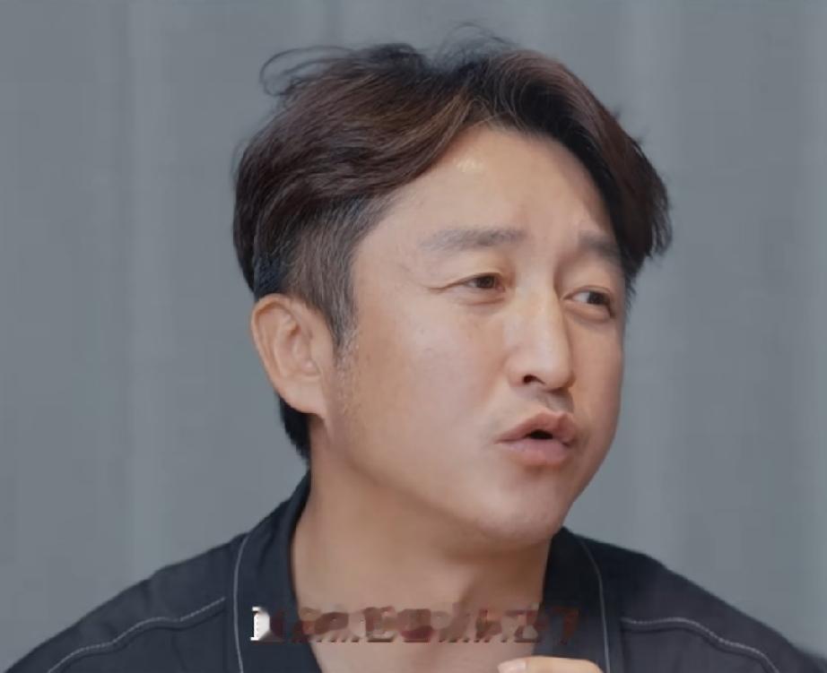 有人说邹市明再也支棱不起来了

不是因为亏钱，而是因为没爱。
尽管他说自己一直都