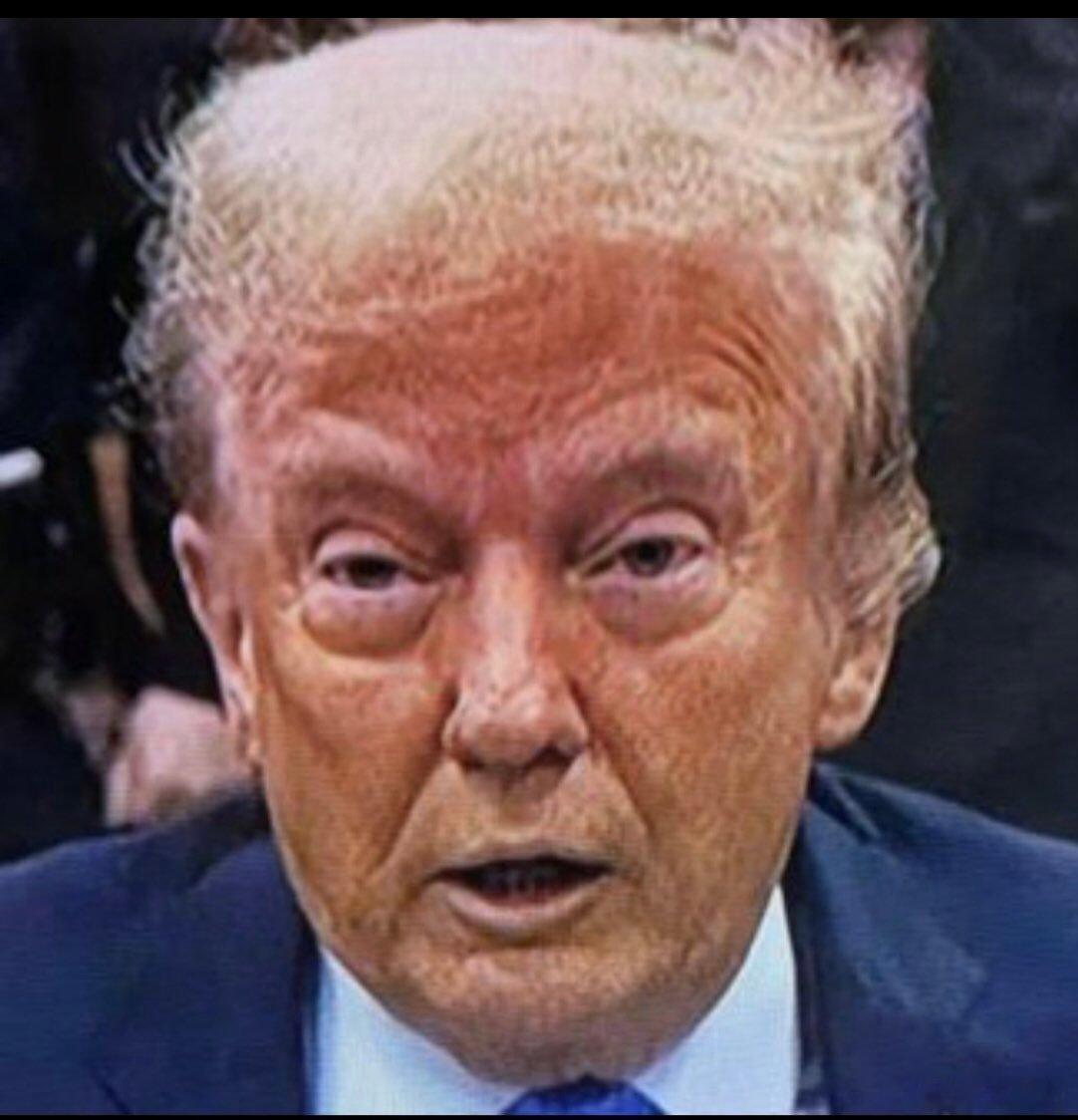 ❗️ 川普今天突然下令让司法部重新立案调查爱泼斯坦文件。      在美国的司法