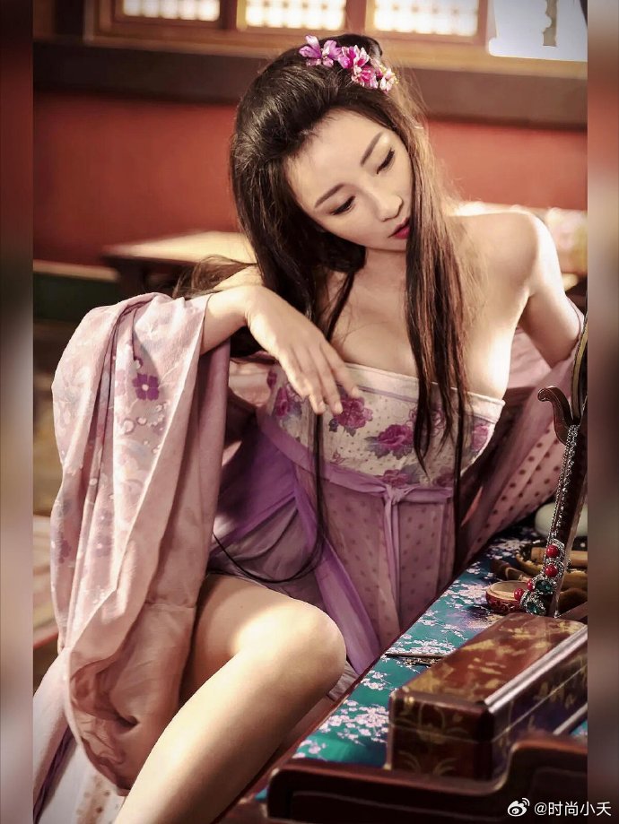 「奇门遁甲」中的柳岩~扮相惊艳，媚态十足。 