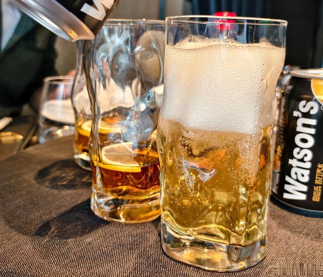 梅子酒配臭豆腐。