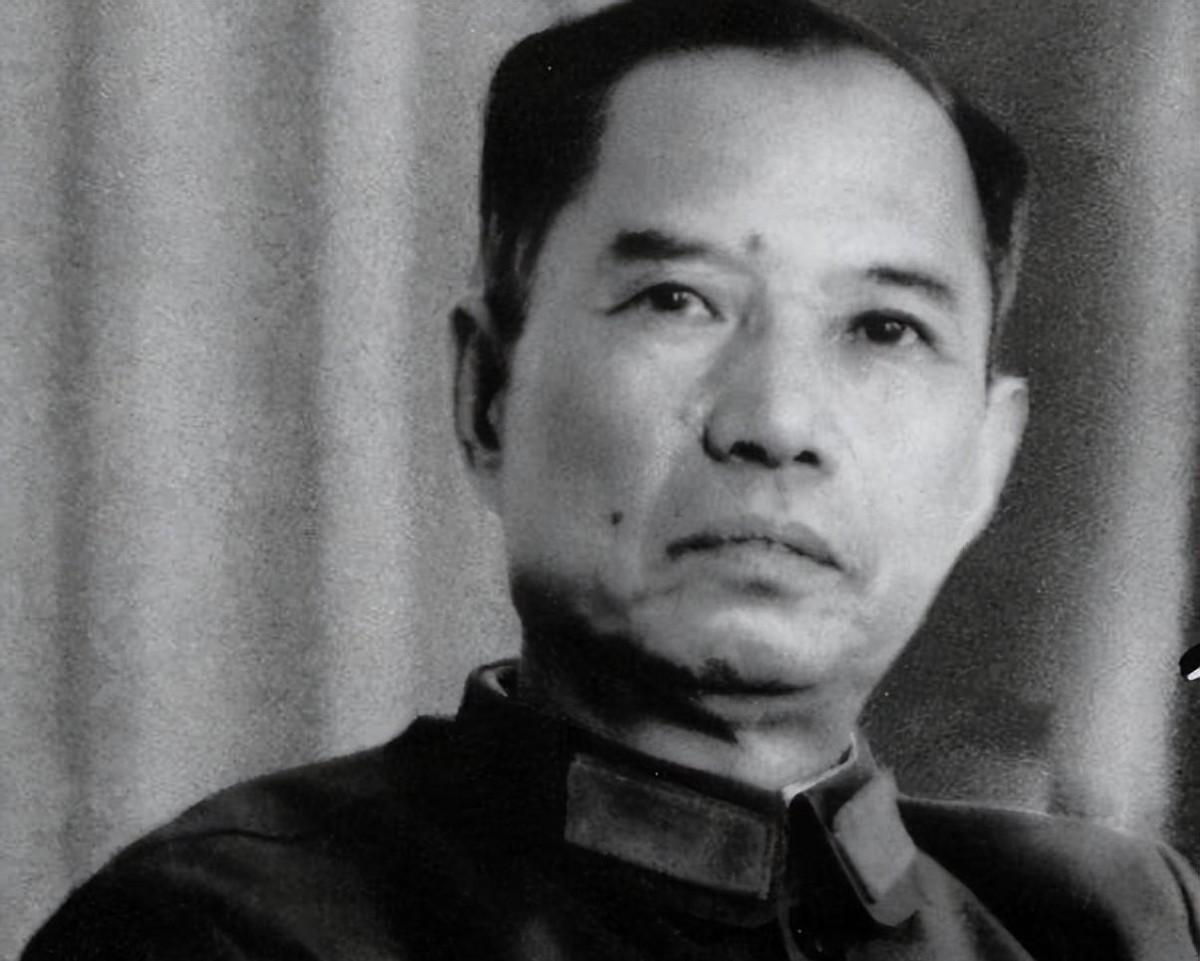 吴克华曾因专注工作无暇顾家，但上任新疆军区司令员后却主动要求将全家接来身边
19