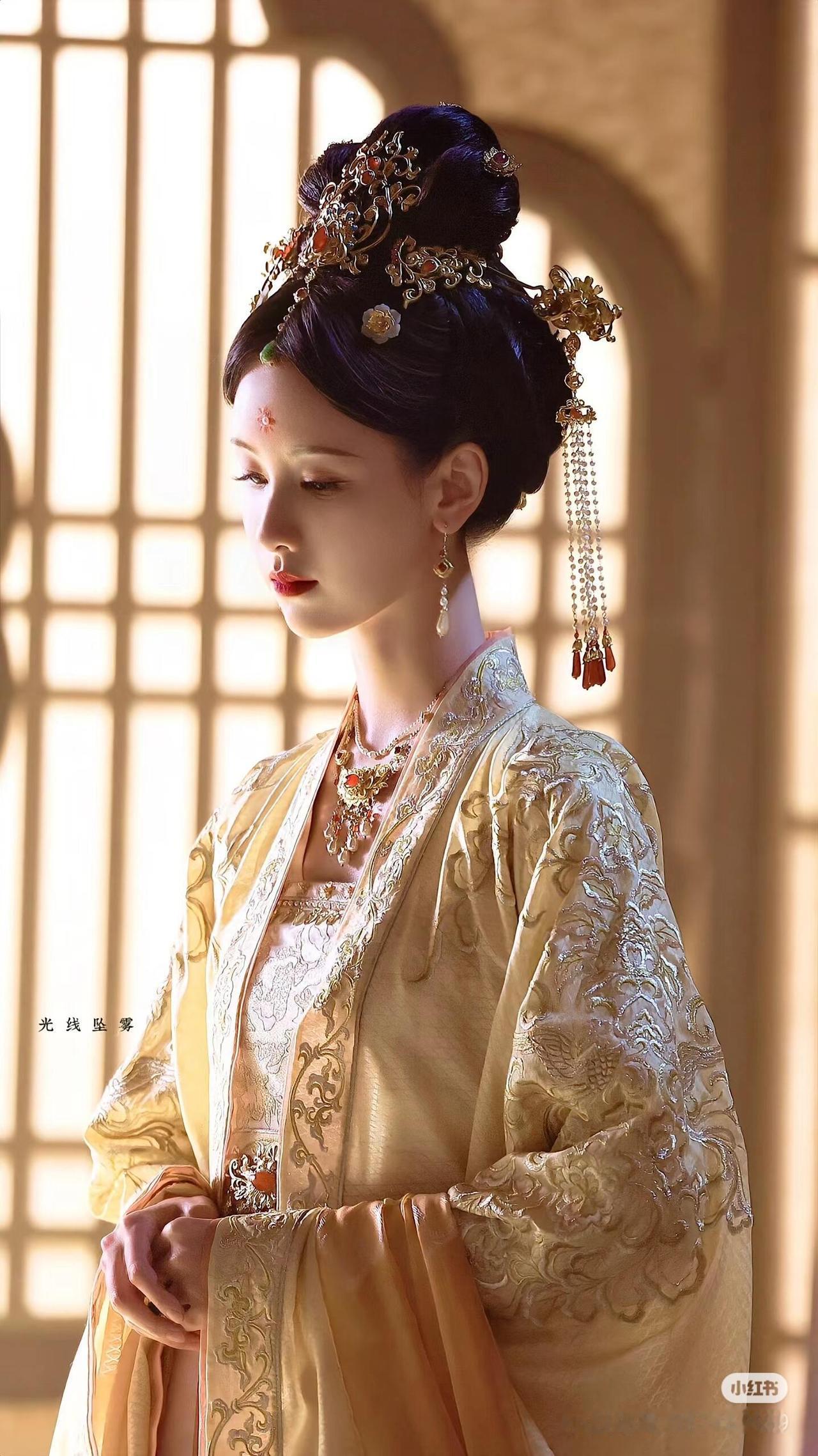 郑贵妃：不仅在武则天手下得以善终，还成史上首位在外立宅的后妃
 
先跟大家澄清个