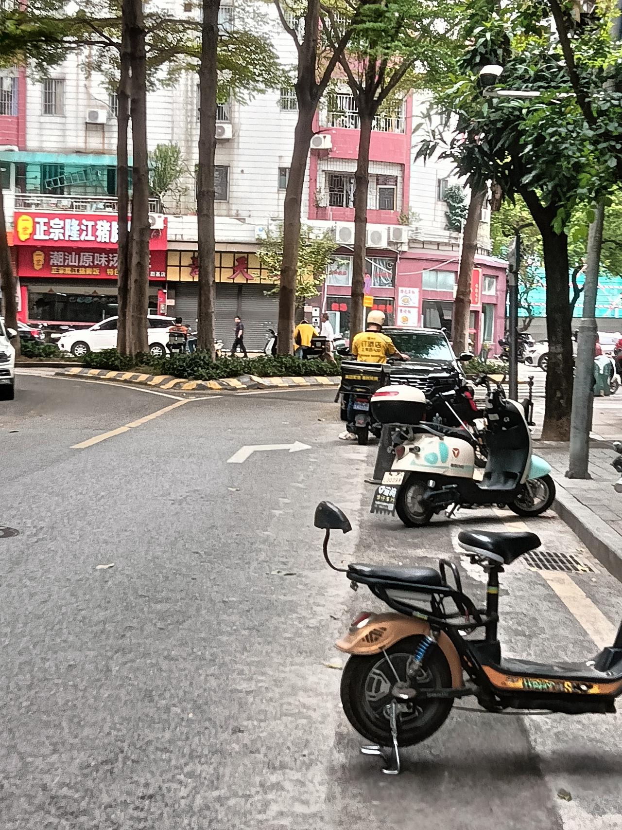 如果是实在找不到工作！
大不了我就是跑外卖！
如果现在有一份相对稳定的工作，有收